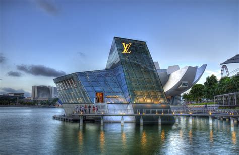 louis vuitton store in singapore.